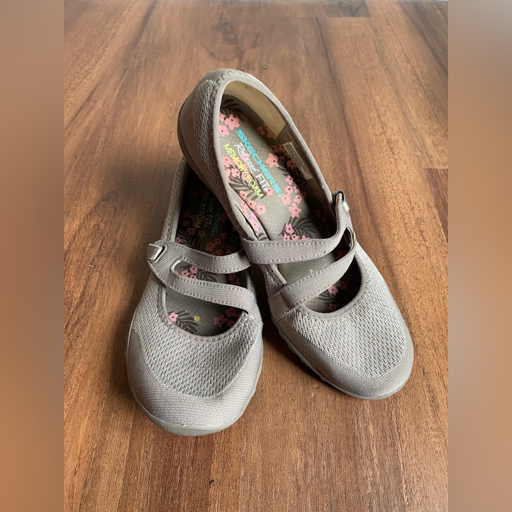 Skechers Relaxed Fit Memory Foam. Size 7